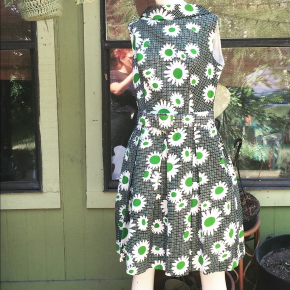 Vintage Dresses & Skirts - 1960s Julie Miller of California Daisy print dress
